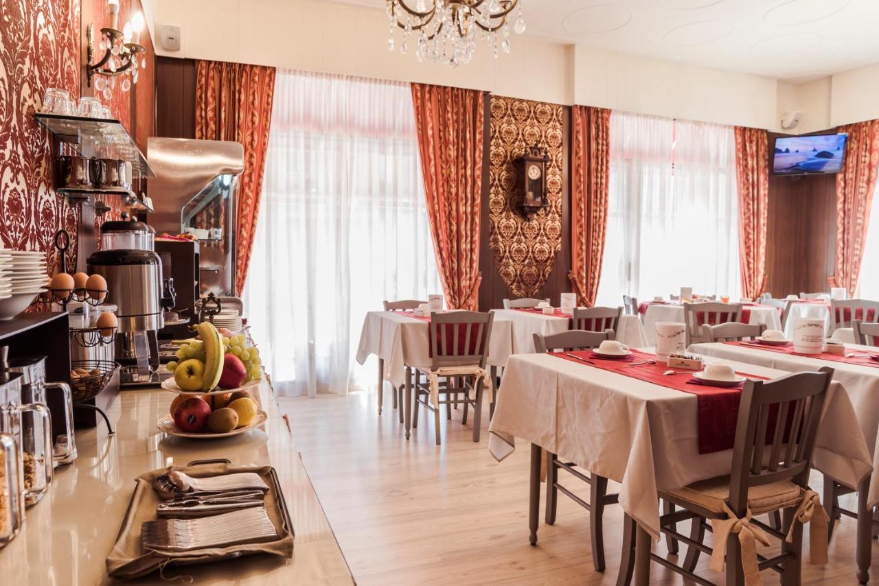 Hotel Marisa Альбенга Экстерьер фото