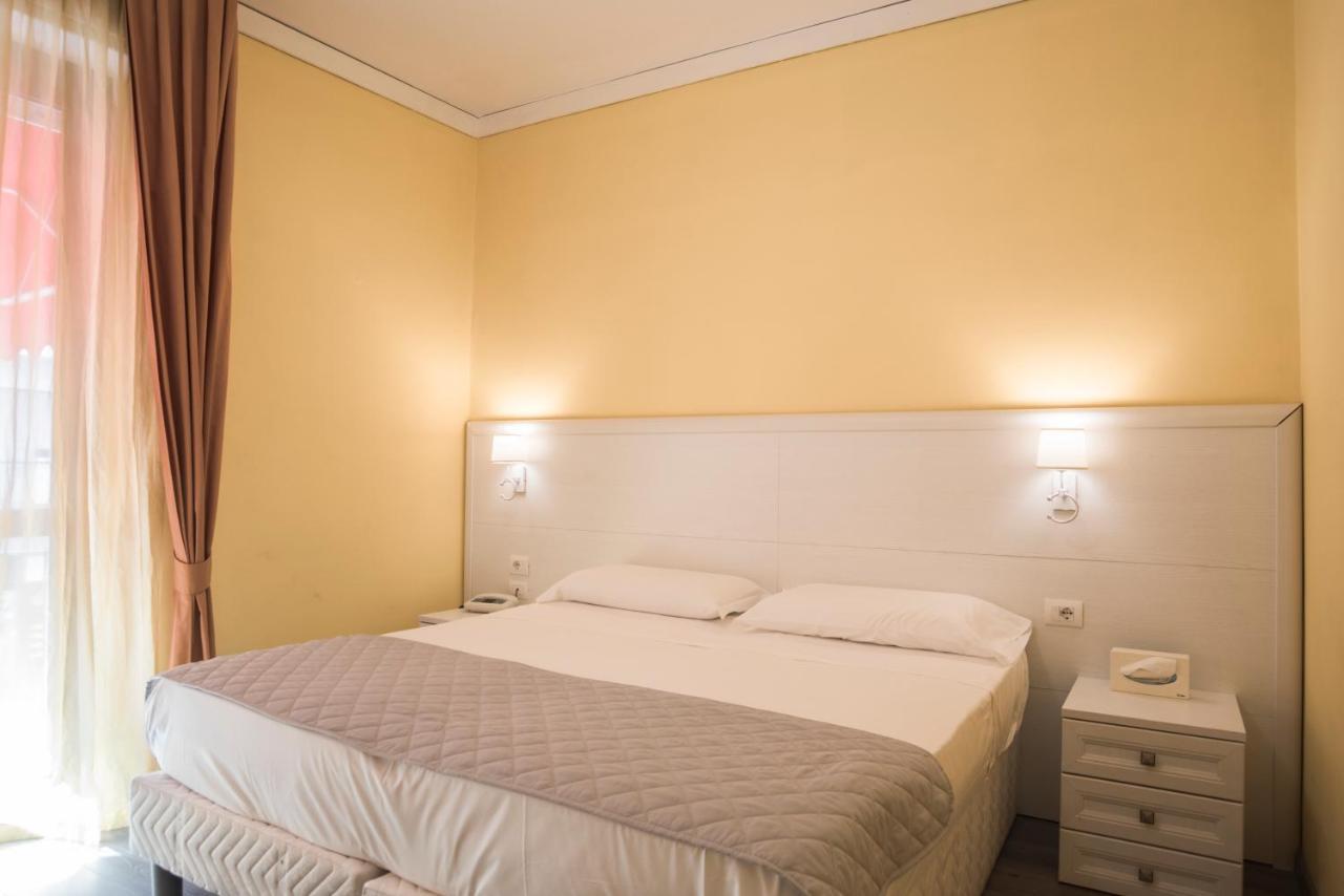 Hotel Marisa Альбенга Экстерьер фото