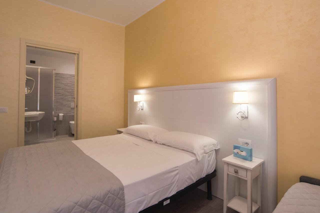 Hotel Marisa Альбенга Экстерьер фото